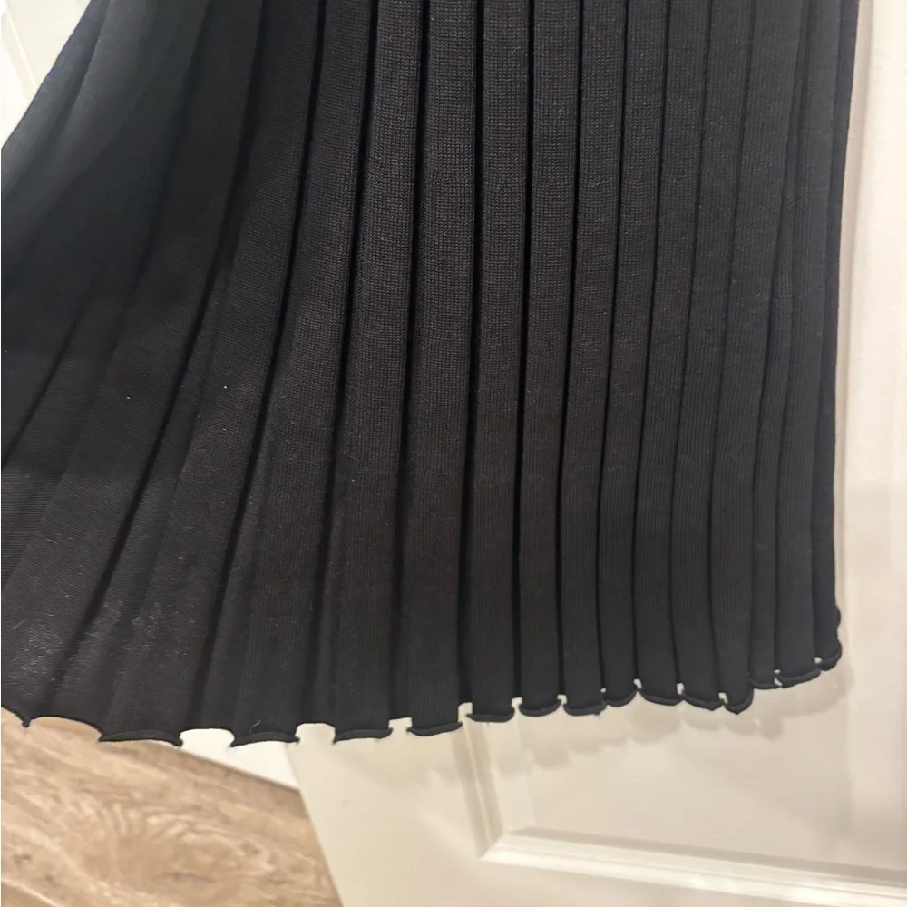 Dissh Ribbed Knit Maxi Dress | Black | Long Sleeve | V-Neck - Picture 9 of 11